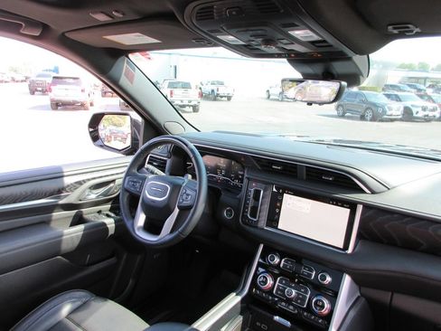 Used 2024 GMC Yukon XL Denali w/ Denali Reserve Package AWD/4WD image 32