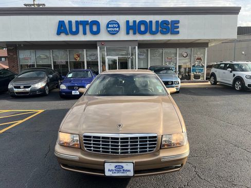 Used 1999 Cadillac De Ville w/ Comfort/Convenience Pkg image 2