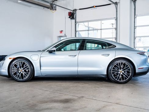 Used 2024 Porsche Taycan image 8