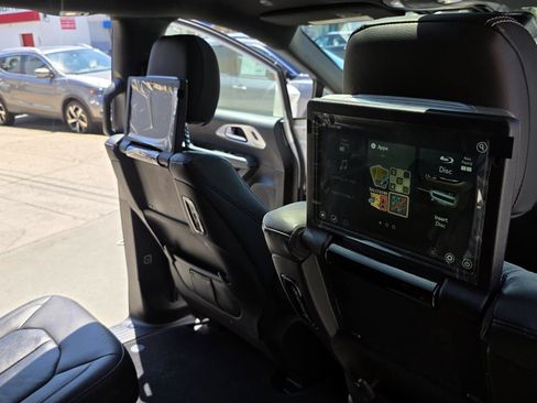 Used 2021 Chrysler Pacifica Touring-L w/ Uconnect Theater Family Group AWD/4WD image 21