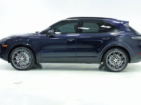Used 2022 Porsche Cayenne Platinum Edition AWD/4WD image 4