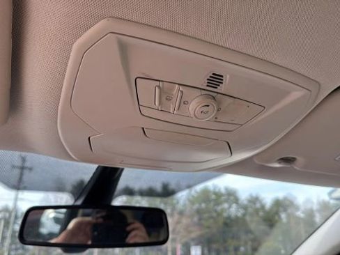 Used 2015 Ford C-MAX Energi SEL w/ Equipment Group 302A image 16