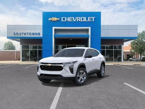 New 2026 Chevrolet Trax LS w/ Driver Confidence Package FWD image 8