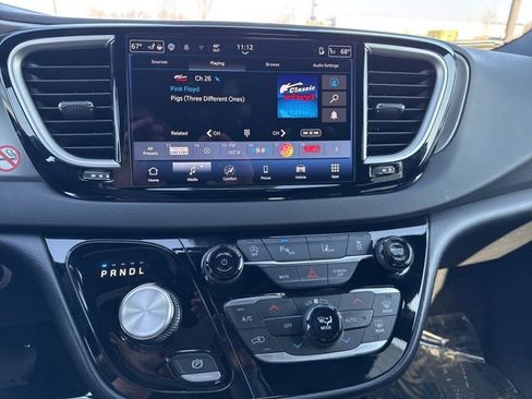 New 2026 Chrysler Pacifica Select image 12