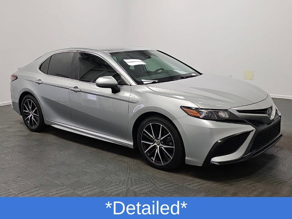 Used 2021 Toyota Camry SE FWD image 2