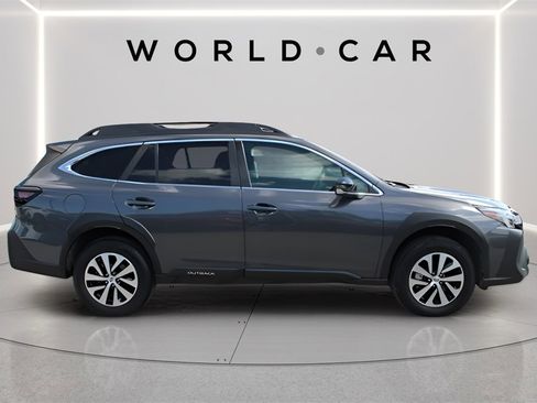 Used 2023 Subaru Outback Premium image 8