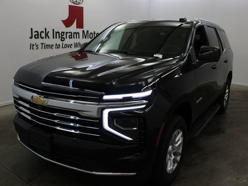 Used 2025 Chevrolet Tahoe LT AWD/4WD image 2