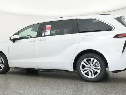 New 2026 Toyota Sienna Limited FWD image 20