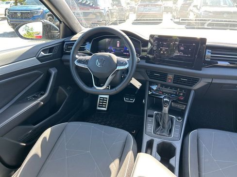 Used 2025 Volkswagen Jetta Sport image 9