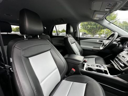 Certified 2023 Ford Explorer XLT w/ Equipment Group 202A AWD/4WD image 34