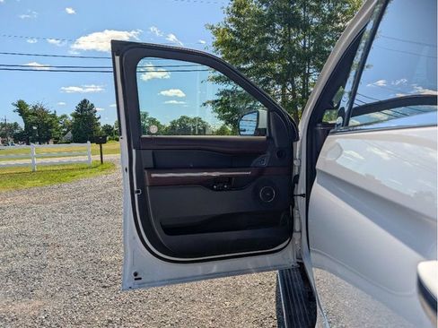 Used 2024 Ford Expedition Limited AWD/4WD image 10
