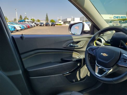 Used 2025 Chevrolet Trax LT w/ Driver Confidence Package image 15