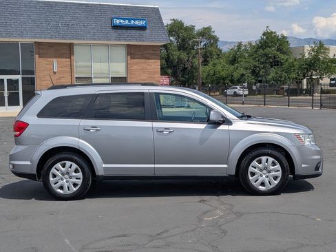 Used 2019 Dodge Journey SE w/ Premium Group FWD image 2