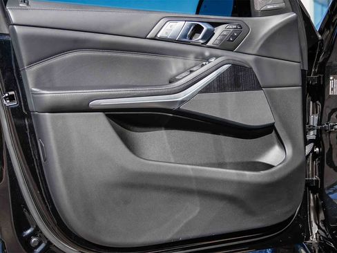 Used 2022 BMW ALPINA XB7 image 21