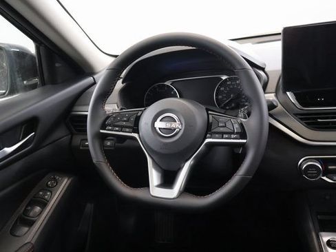 New 2026 Nissan Altima 2.5 SR w/ SR Midnight Edition Package AWD/4WD image 15