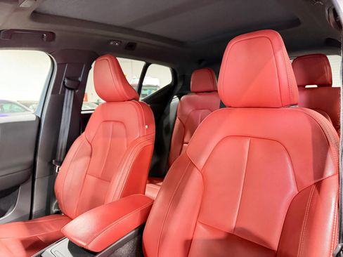 Used 2019 Volvo XC40 T5 Momentum AWD/4WD image 3
