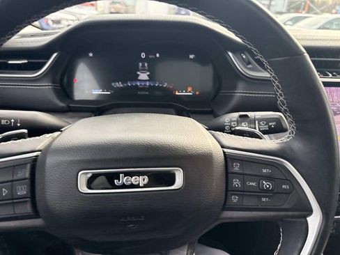 Used 2022 Jeep Grand Cherokee Limited image 32