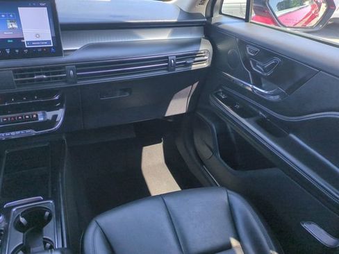 Used 2025 Lincoln Corsair AWD w/ Equipment Group 101A image 17
