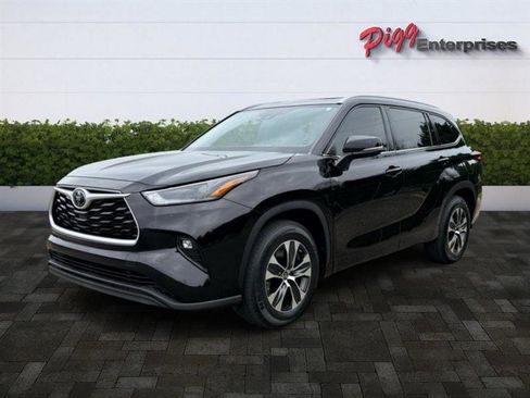 Used 2022 Toyota Highlander XLE image 4