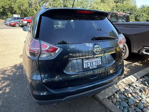 Used 2014 Nissan Rogue SV FWD image 6