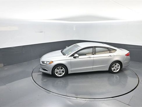 Used 2018 Ford Fusion SE w/ Fusion SE Technology Package image 21