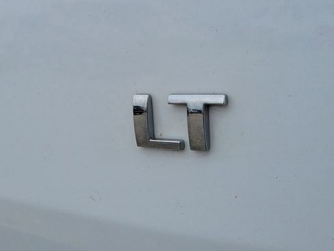 Used 2020 Chevrolet Traverse LT w/ Driver Confidence II Package image 6