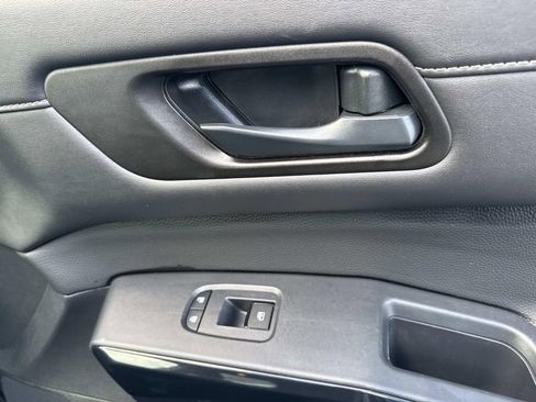 Used 2025 Nissan Pathfinder SV FWD image 14