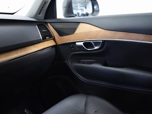 Used 2023 Volvo XC90 B6 Plus image 21