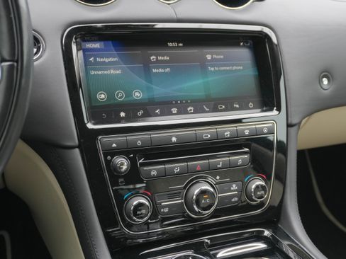 Used 2019 Jaguar XJ L Portfolio image 18