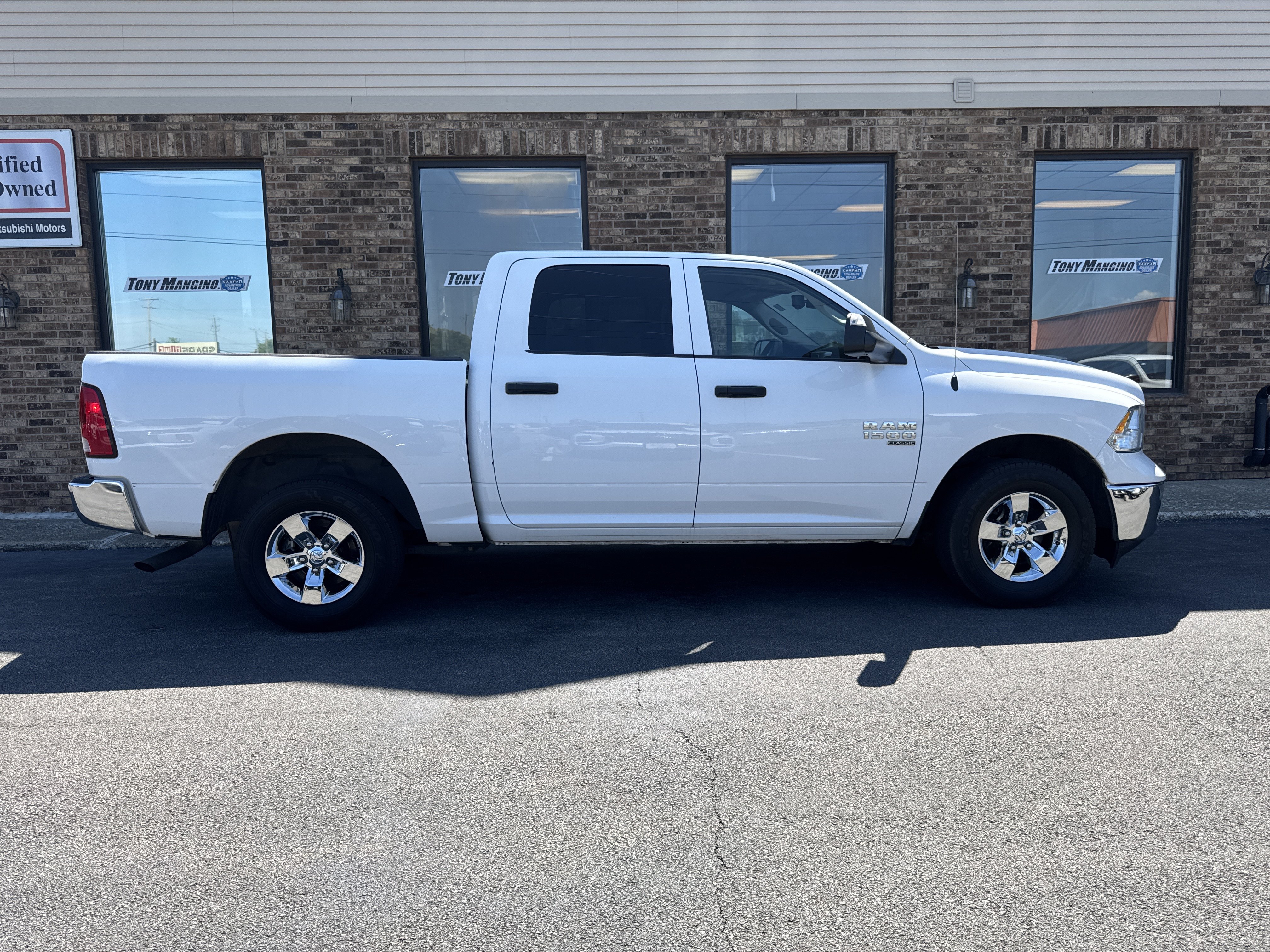 Used 2023 RAM 1500 Classic SLT w/ Trailer & Traction Group AWD/4WD image 5