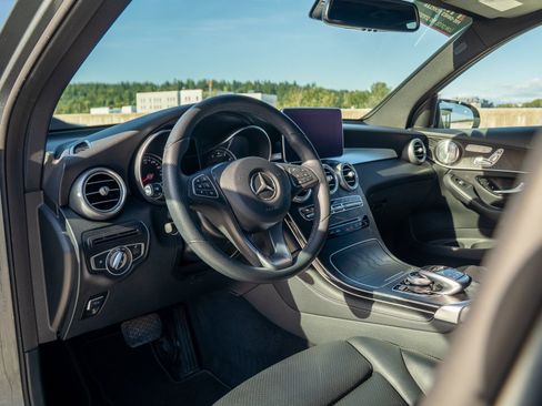 Used 2017 Mercedes-Benz GLC 300 4MATIC image 22