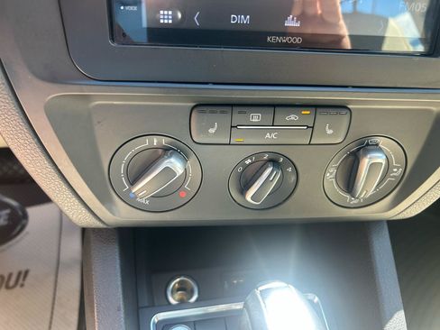 Used 2017 Volkswagen Jetta SE FWD image 14