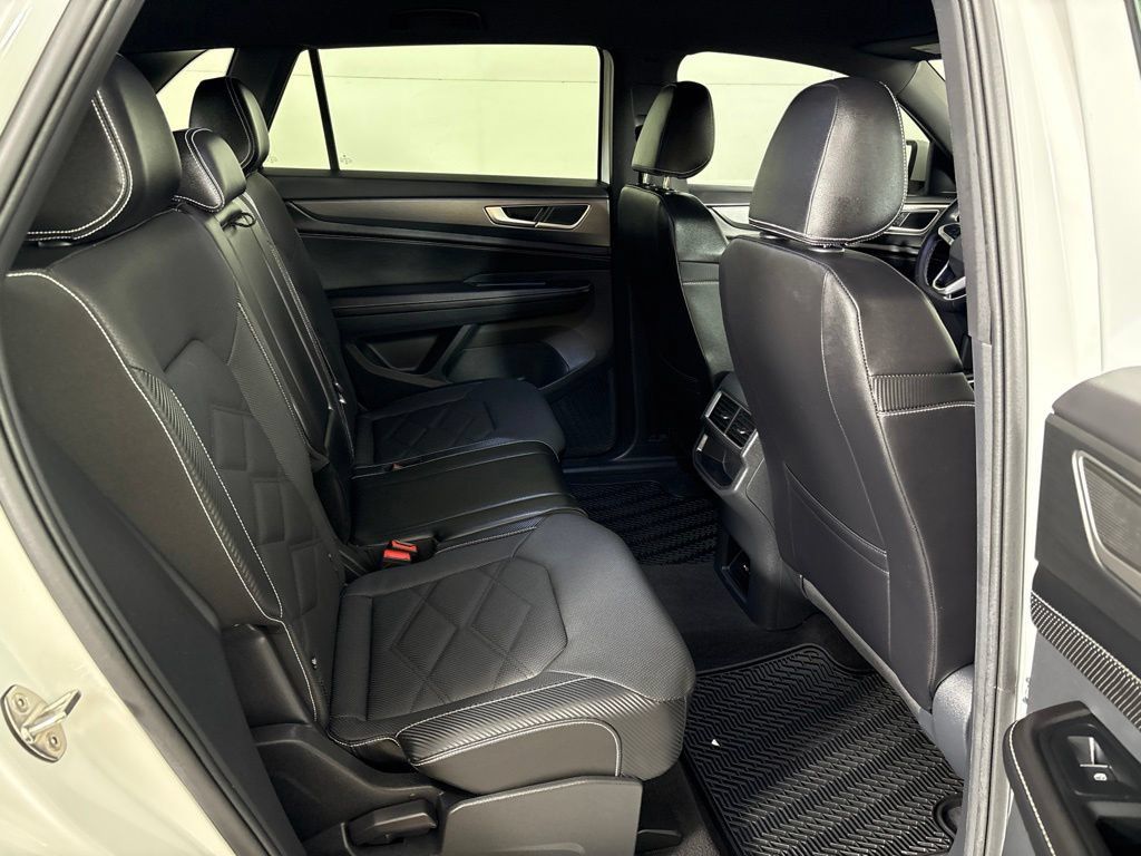 Used 2024 Volkswagen Atlas Cross Sport SE FWD image 24