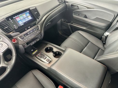 Used 2025 Honda Passport TrailSport image 31
