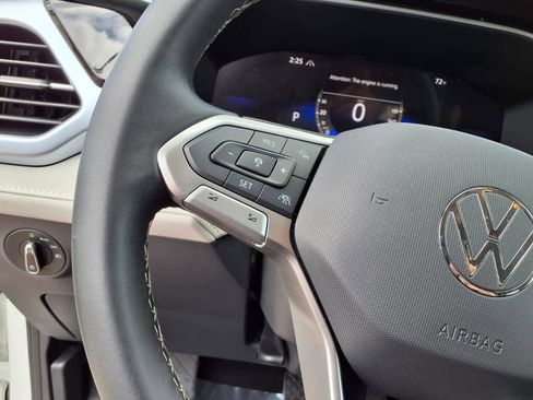 Used 2025 Volkswagen Taos SE AWD/4WD image 20