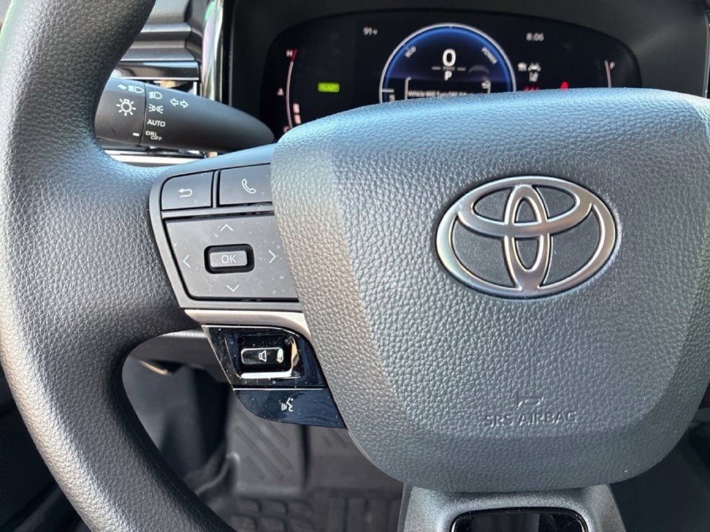 Used 2025 Toyota Camry LE FWD image 24