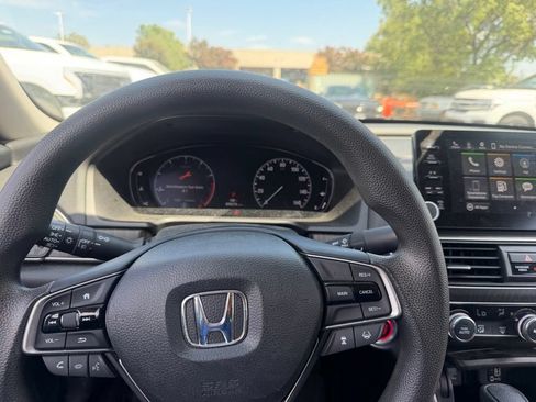 Used 2018 Honda Accord EX image 5