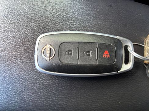 Used 2025 Nissan Kicks SV AWD/4WD image 21
