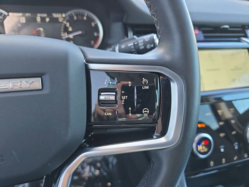 Used 2023 Land Rover Discovery Sport S image 30