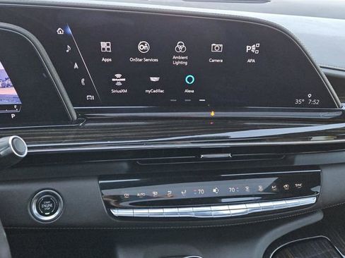 Used 2022 Cadillac Escalade Premium Luxury image 15