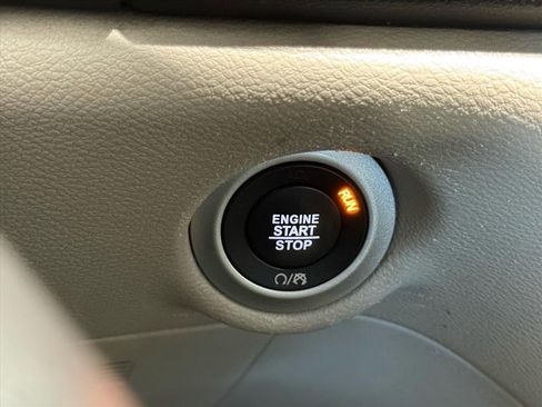 Used 2021 Chrysler Voyager Lxi image 24