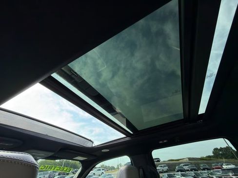 Used 2023 Ford F150 Lightning Platinum image 14