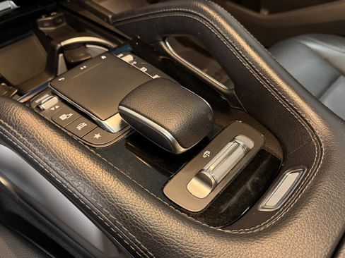 Used 2022 Mercedes-Benz GLS 450 4MATIC image 37