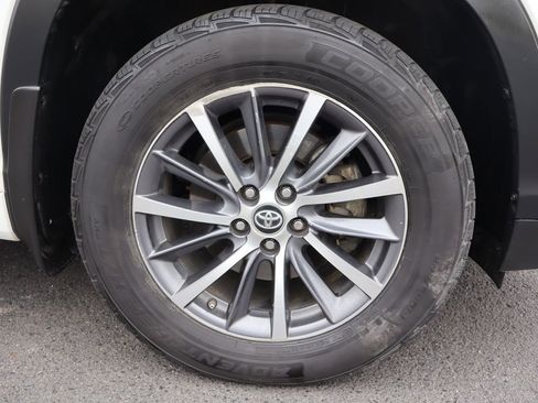 Used 2017 Toyota Highlander XLE AWD/4WD image 47