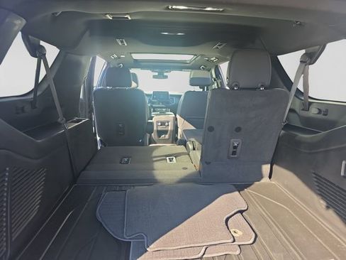Used 2022 Chevrolet Suburban Z71 w/ Off-Road Capability Package AWD/4WD image 13