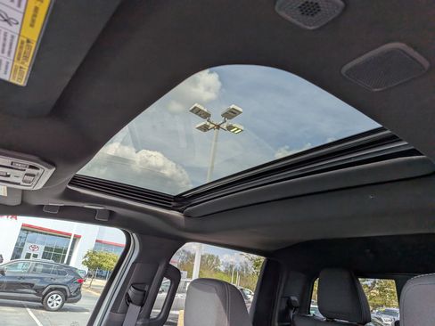 Used 2024 Toyota Tacoma TRD Off-Road w/ TRD Off Road Upgrade Package AWD/4WD image 20