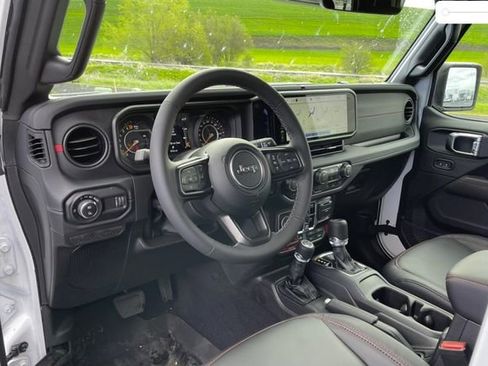 Used 2025 Jeep Gladiator Rubicon AWD/4WD image 3