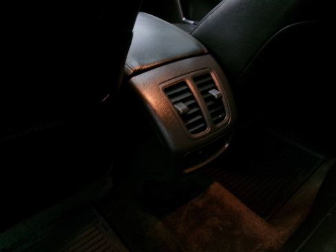 Used 2013 Ford Taurus SEL FWD image 22