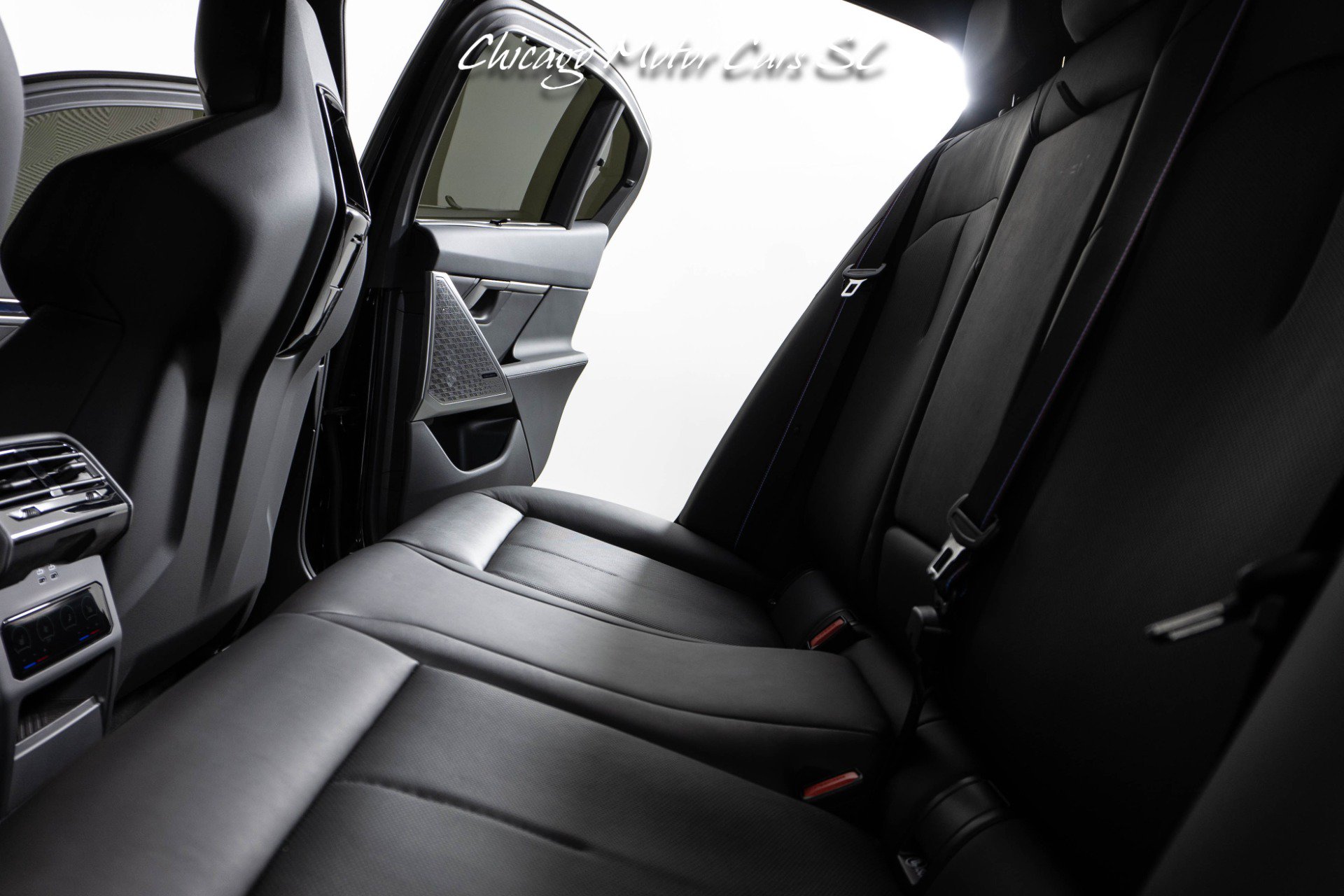 Used 2025 BMW M5 w/ Carbon Package AWD/4WD image 63