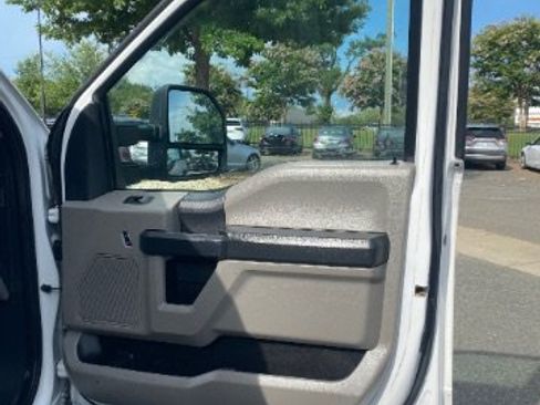 Used 2022 Ford F250 XL w/ Power Equipment Group AWD/4WD image 8